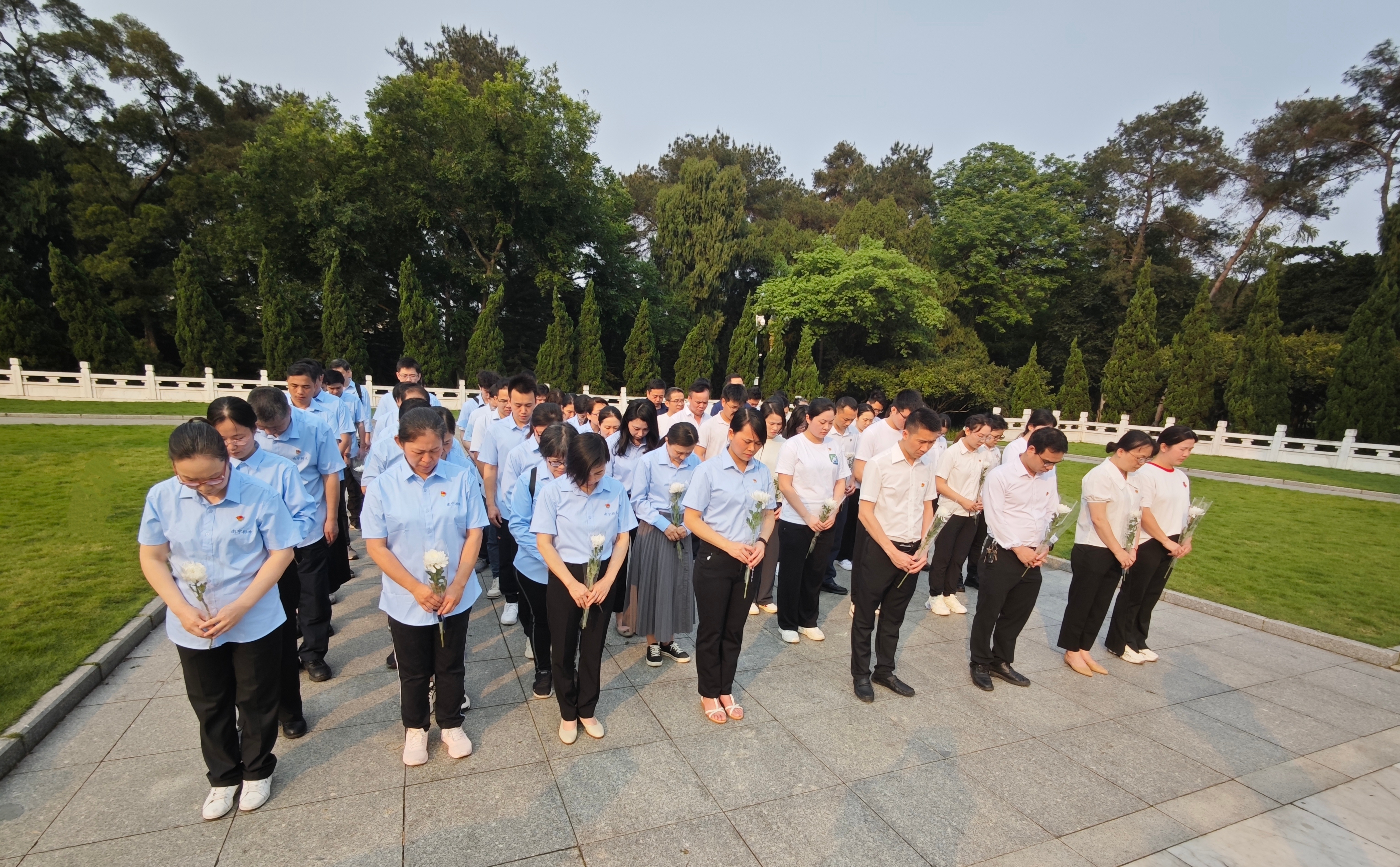 市排水公司黨總支、南寧建康環(huán)保公司黨支部 聯(lián)合開展“學(xué)黨史憶英烈 祭忠魂守初心” 主題黨日活動(dòng)